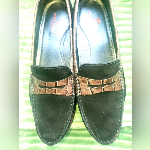 Marc Joseph-New York Women's Black Suede Leather and Croc Loafers. Size 10. - Picture 14 of 16